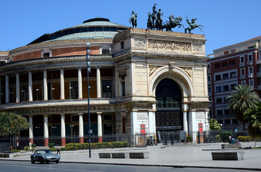 TEATRO Politeama di Palermo. Fotografie di Giulio Azzarello ©2014.