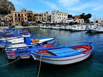 MONDELLO fotografie di Giulio Azzarello &copy;2020.