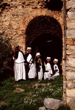 LA CERCA processione religiosa. Fotografie di Giulio Azzarello &copy;1996 2021.