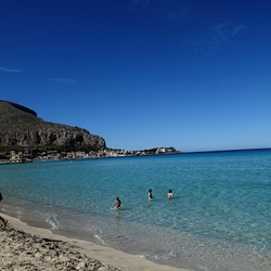 MONDELLO. Fotografie di Giulio Azzarello ©2024.