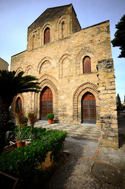 PIAZZA MAGIONE a Palermo. Fotografie di Giulio Azzarello &copy;2016.