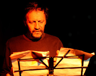 CLOCHARD uno spettacolo di e con Ludovico Caldarera. Fotografie di Giulio Azzarello &copy;2017.