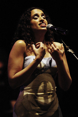 NOA artista musicista israeliana. Fotografie di Giulio Azzarello &copy;2014.