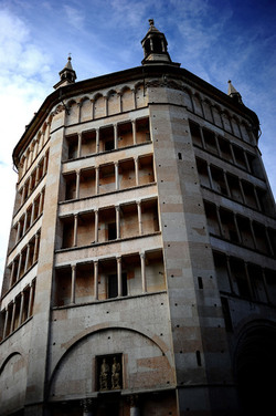 PARMA centro storico. Fotografie di Giulio Azzarello &copy;2016.