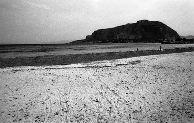 BIANCO NERO. Fotografie di Giulio Azzarello ©2021. BIANCO NERO. Fotografie di Giulio Azzarello ©2021.