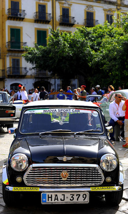 RADUNO di auto classiche MiniCooper. Fotografie di Giulio Azzarello &copy;2016.
