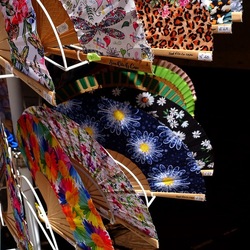 SOUVENIR. Fotografie di Giulio Azzarello ©2023. SOUVENIR. Fotografie di Giulio Azzarello ©2023.