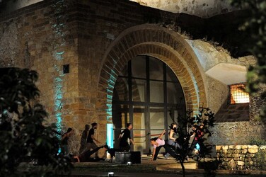 DANZE URBANE contemporanee per le vie di Palermo. Fotografie di Giulio Azzarello &copy;2014.