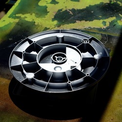 DISCO ARGENTO. Fotografia di Giulio Azzarello ©2023. DISCO ARGENTO. Fotografia di Giulio Azzarello ©2023.