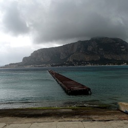 MONDELLO. Fotografie di Giulio Azzarello ©2024. MONDELLO. Fotografie di Giulio Azzarello ©2024.
