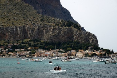 MONDELLO. Fotografe di Giulio Azzarello &copy;2023.