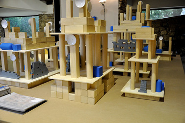 ANNE CLEMENCE de GROLEE e una sua installazione. Fotografie di Giulio Azzarello &copy;2014.