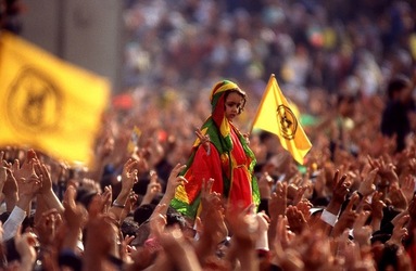 NEWROZ marzo 2001. Curdistan turco. Fotografie di Giulio Azzarello ©2001 2022. NEWROZ marzo 2001. Curdistan turco. Fotografie di Giulio Azzarello ©2001 2022.