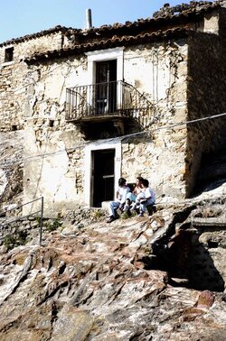 SPERLINGA comune e paese delle madonie in Sicilia. Fotografie di Giulio Azzarello &copy;2014.
