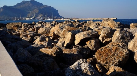 BARCHE. Fotografie di Giulio Azzarello ©2022. BARCHE. Fotografie di Giulio Azzarello ©2022.