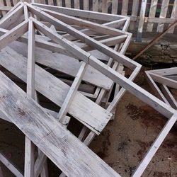 LEGNI SPEZZATI. Fotografie di Giulio Azzarello &copy;2022.