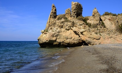 CASTELLO di Campofelice di Roccella. Fotografie di Giulio Azzarello &copy;2020.