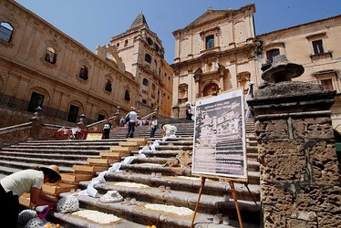 INFIORATA DI NOTO barocca in Sicilia. Fotografie di Giulio Azzarello ©2014. INFIORATA DI NOTO barocca in Sicilia. Fotografie di Giulio Azzarello ©2014.