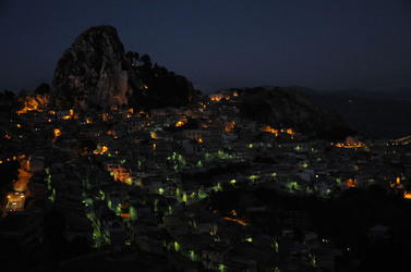 CALTABELLOTTA in Sicilia. Fotografie di Giulio Azzarello ©2014.