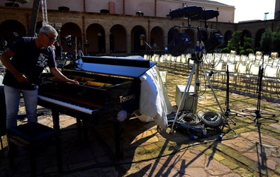 BACKSTAGE fotografie di Giulio Azzarello ©2020.