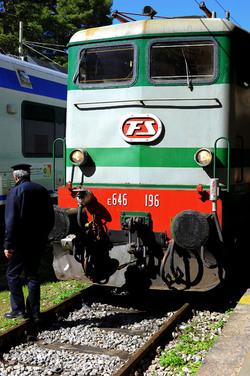 Il treno storico delle ferrovie italiane. Fotografie di Giulio Azzarello &copy;2017.