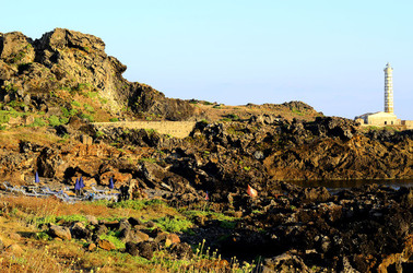 ISOLA DI USTICA la costa. Fotografie di Giulio Azzarello &copy;2016.