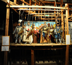 TRADIZIONI IN VIAGGIO mostra di pupi di Mimmo Cuticchio. Fotografie di Giulio Azzarello &copy;2014.