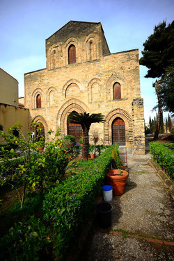 PIAZZA MAGIONE a Palermo. Fotografie di Giulio Azzarello &copy;2016.