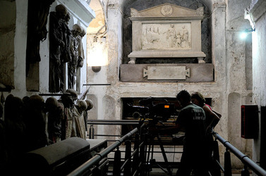 Le CATACOMBE di Palermo documentario film. Fotografie di scena e set di Giulio Azzarello &copy;2014.