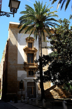 TRAPANI il centro storico il porto il mare la colombaia. Fotografie di Giulio Azzarello ©2014. TRAPANI il centro storico il porto il mare la colombaia. Fotografie di Giulio Azzarello ©2014.