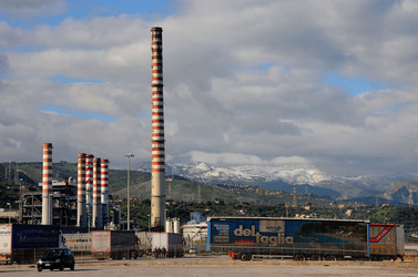 TERMINI IMERESE il suo paesaggio industriale e urbano. Fotografie di Giulio Azzarello ©2014. TERMINI IMERESE il suo paesaggio industriale e urbano. Fotografie di Giulio Azzarello ©2014.