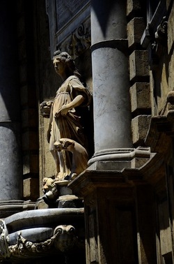 CENTRO STORICO di PALERMO fotografie di Giulio Azzarello &copy;2019.