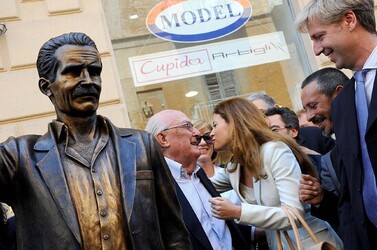 CAMILLERI e MONTALBANO a Porto Empedocle Agrigento . Fotografie di Giulio Azzarello ©2014. CAMILLERI e MONTALBANO a Porto Empedocle Agrigento . Fotografie di Giulio Azzarello ©2014.