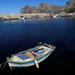 ISOLA. Fotografie di Giulio Azzarello &copy;2024.