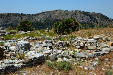 SEGESTA il sito archeologico il teatro greco e l acropoli. Panorami e particolari. Fotografie di Giulio Azzarello &copy;2014.