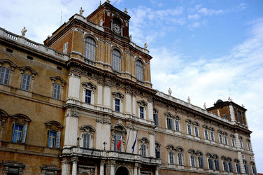 MODENA centro storico. Fotografie di Giulio Azzarello ©2016. MODENA centro storico. Fotografie di Giulio Azzarello ©2016.