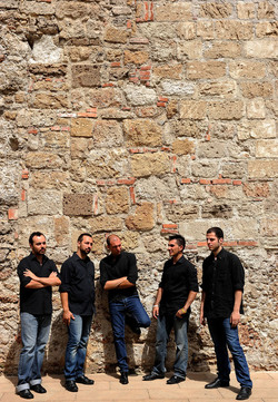 GIACOMO CUTICCHIO e il suo ensemble musicale. Fotografie di Giulio Azzarello &copy;2014.