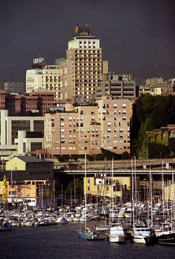 IL PORTO DI GENOVA panoramiche e particolari. Fotografie di Giulio Azzarello &copy;2014.
