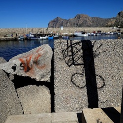 ISOLA. Fotografie di Giulio Azzarello &copy;2024.