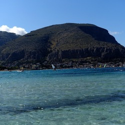 MONDELLO. Fotografie di Giulio Azzarello ©2024. MONDELLO. Fotografie di Giulio Azzarello ©2024.