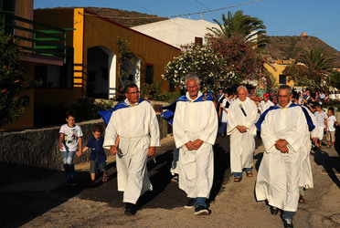 PROCESSIONE RELIGIOSA DEL MARE a Linosa. Fotografie di Giulio Azzarello ©2014. PROCESSIONE RELIGIOSA DEL MARE a Linosa. Fotografie di Giulio Azzarello ©2014.