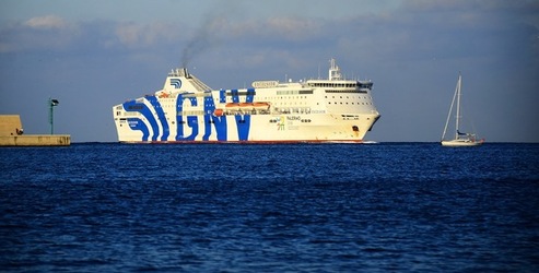 LA COSTA e il PORTO di PALERMO fotografie di Giulio Azzarello &copy;2018.