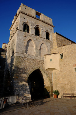GANCI comune e antico borgo medievale delle Madonie in Sicilia. Fotografie di Giulio Azzarello &copy;2014.