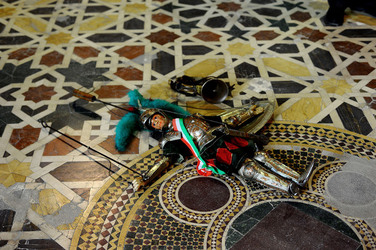 Mimmo Cuticchio in un suo spettacolo. Fotografie di Giulio Azzarello &copy;2017.