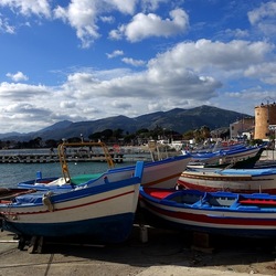 MONDELLO. Fotografe di Giulio Azzarello &copy;2023.