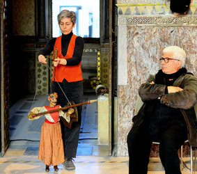 Mimmo Cuticchio in un suo spettacolo. Fotografie di Giulio Azzarello &copy;2017.