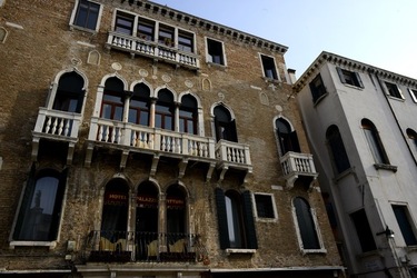 VENEZIA fotografie di Giulio Azzarello ©2022.