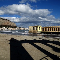 MONDELLO. Fotografie di Giulio Azzarello &copy;2024.