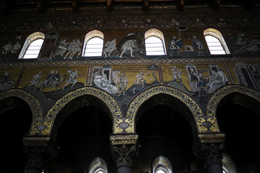 MONREALE in Sicilia con il suo Duomo e il Chiostro panoramiche e particolari. Fotografie di Giulio Azzarello &copy;2014.