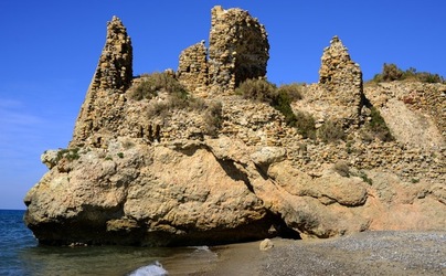 CASTELLO di Campofelice di Roccella. Fotografie di Giulio Azzarello &copy;2020.